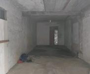 (出租) 交通方便，價格便宜，主干道旁邊