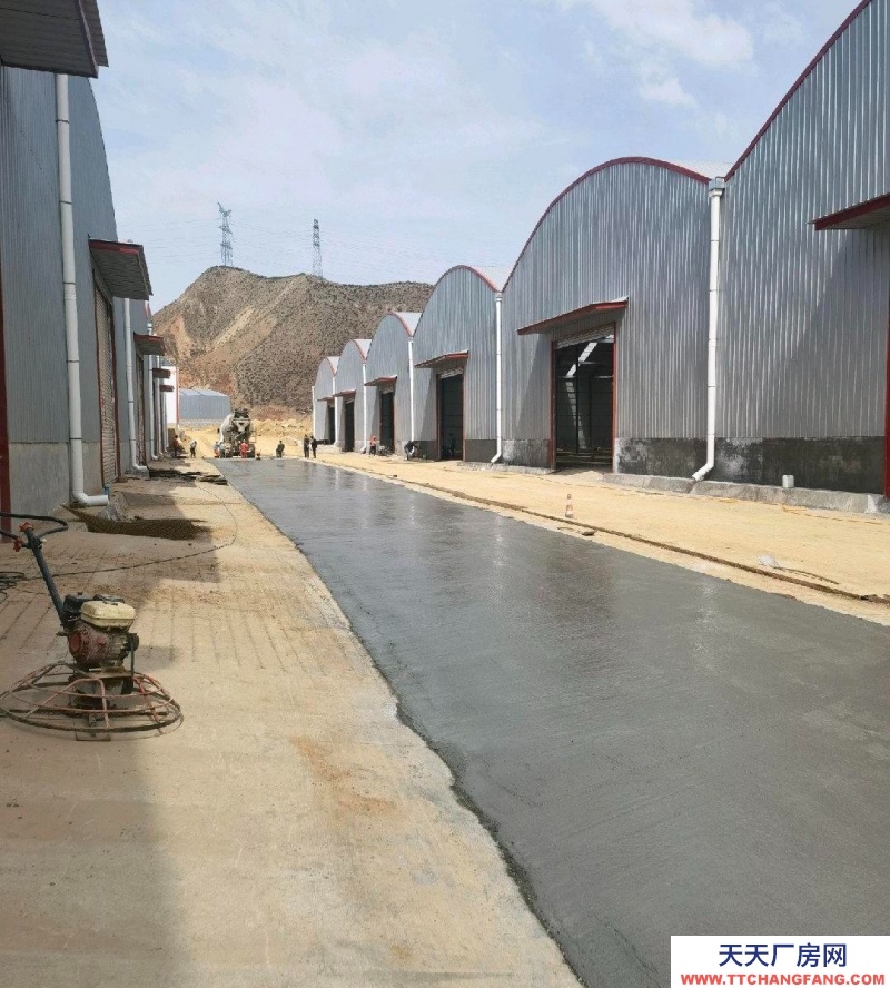 (出租) 蘭州安寧西高速口6-10元每平廠庫房出租，土地出租！