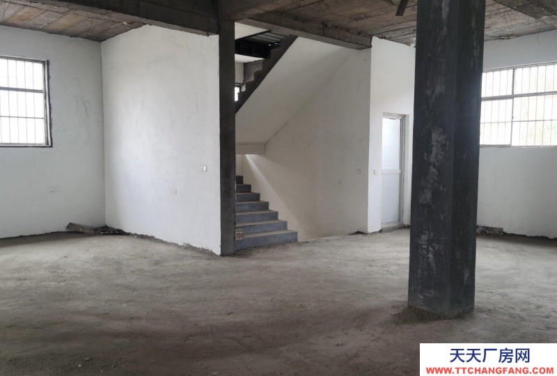 臨沂郯城里面有三相電，水電齊全，周邊有超市，道路寬闊