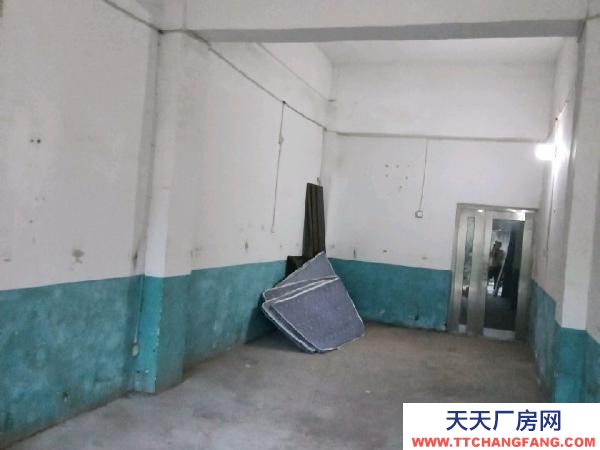 邵陽(yáng)市大祥區(qū) 寶慶御園車庫(kù)門口交通便利。可以做商鋪