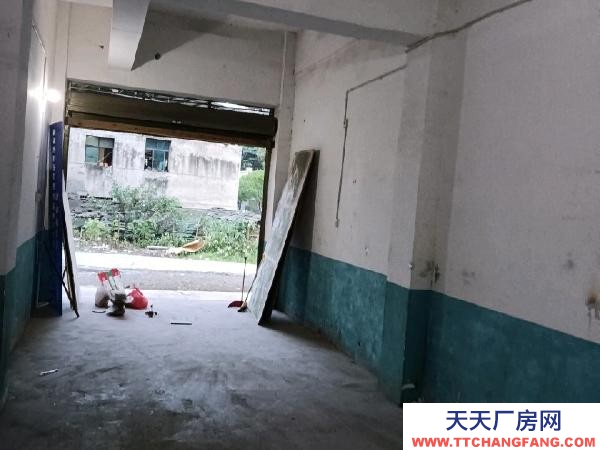 邵陽市大祥區 寶慶御園車庫門口交通便利。可以做商鋪