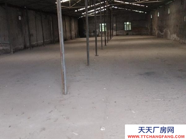 (出租)潛江 在月湖灣灣旁邊的道路寬廠。可進(jìn)十七米長的大車