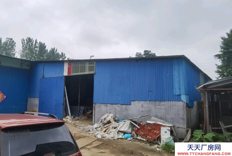 臨沂費(fèi)縣法院東50米路北，交通非常方便，適合做倉庫！