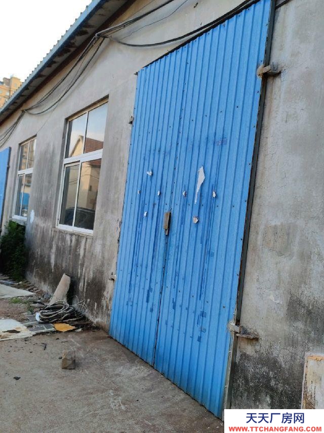 臨沂莒南五中西農貿市場北臨，交通方便。