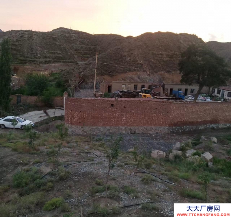 (出租) 白銀白銀區水電齊全，有三相電，可以加工材料、倉儲等，有意者面談。