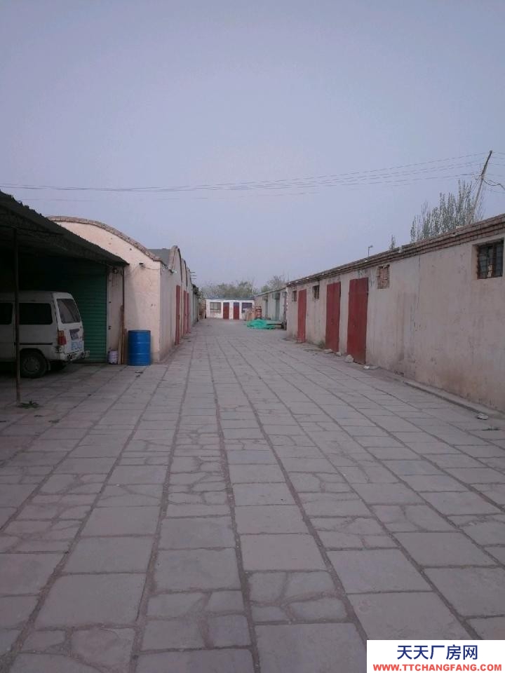 (出租) 酒泉肅州區北大橋頭，饞私貓餐飲附近有50至150平米的庫房出租。