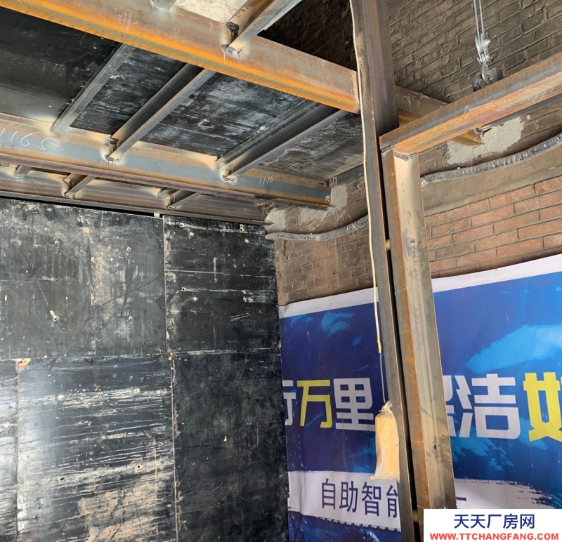 (出租) 上下兩層，有升降機。共40平米卷閘大門小車可進庫