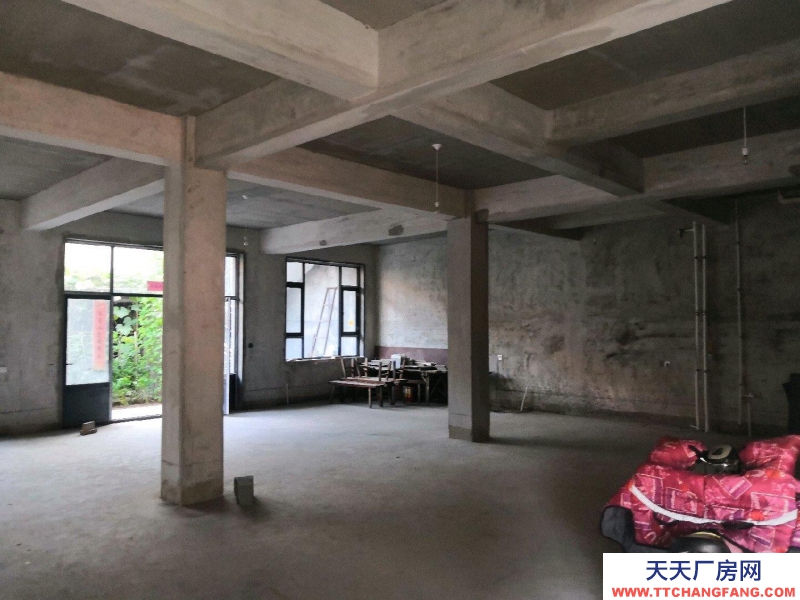 (出租) 15米×12米大通房，交通便利，位置優越。