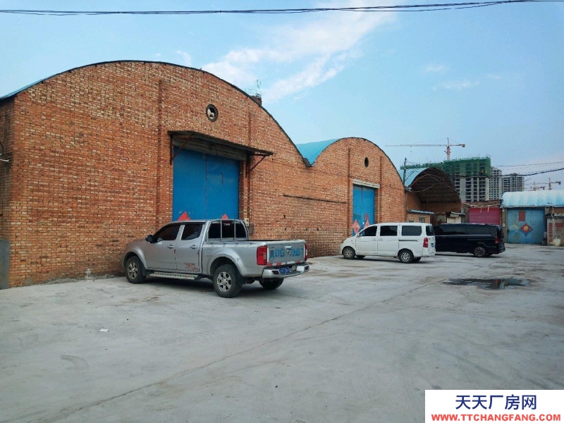 邯鄲 邯山 南堡庫房,距離浙江商貿城,華耀城,科貿城500米。租金面談。