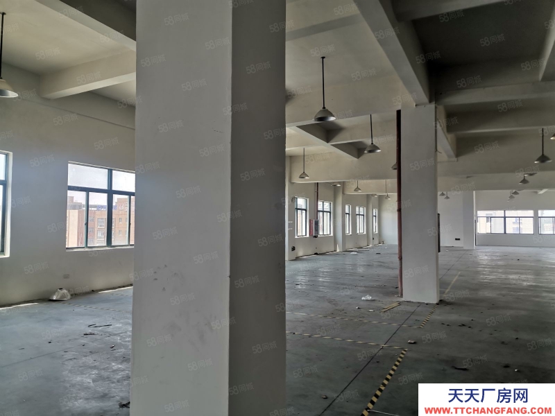 溫州樂清(出租) 中心大道邊上標準廠房，形象佳，院子大