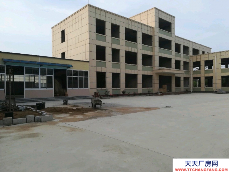 威海榮成臨街辦公門市樓，交通便利，水電齊全，共三層停車方便