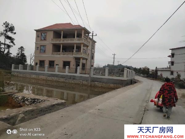 邵陽市武岡區空地一千平，十臺空調熱水器床齊全，國道邊上，三相電