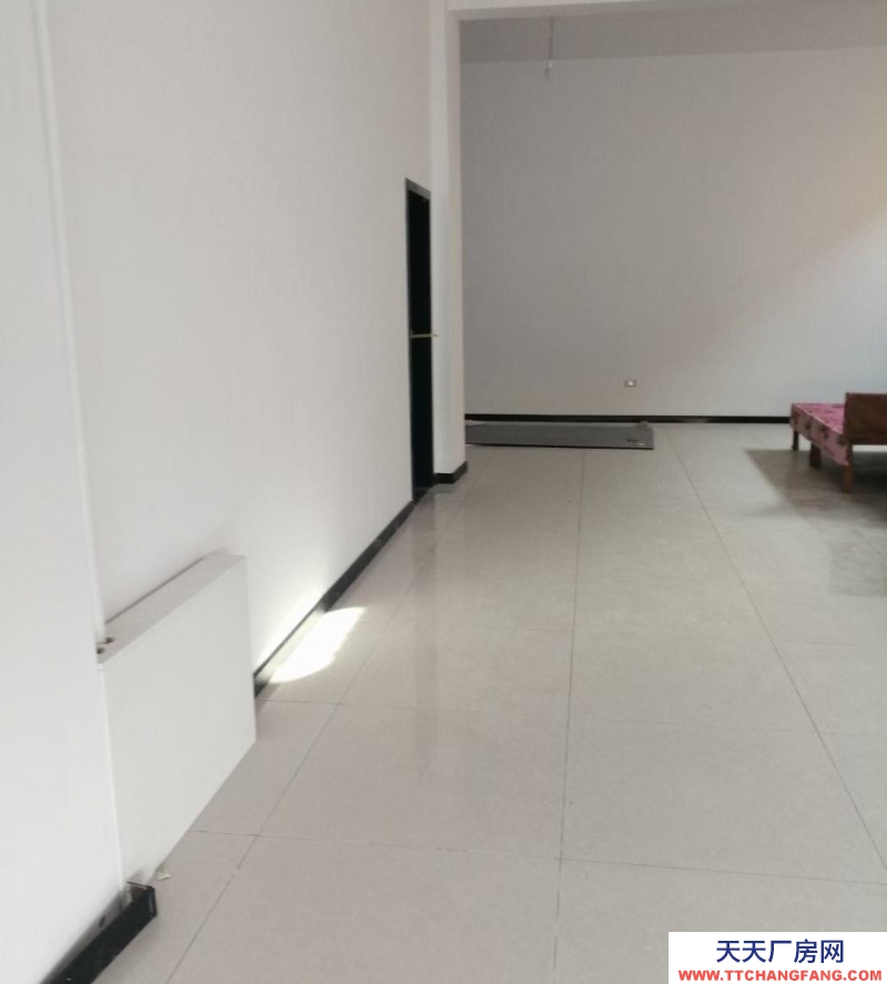 (出租) 該房屋面積180平方，、可辦公、可開店、可存貨交通便利