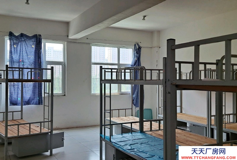 邯鄲 臨漳縣建筑面積9000多平，有教室、宿舍、餐廳、操場等教學設施。