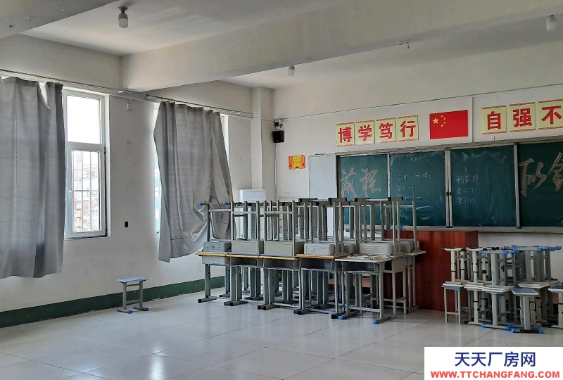 邯鄲 臨漳縣建筑面積9000多平，有教室、宿舍、餐廳、操場等教學設施。
