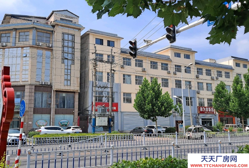 邯鄲 臨漳縣建筑面積9000多平，有教室、宿舍、餐廳、操場等教學設施。