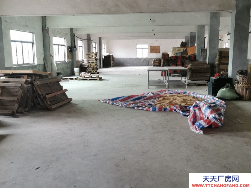 嘉興海寧(出租) 斜橋底樓廠房倉庫400平加樓上400平,有升降機,進出很方便