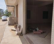 (出租) 房子整潔，干凈。帶水電生活設施。人，可辦公。