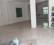 (出租) 房子整潔，干凈。帶水電生活設施。人，可辦公。