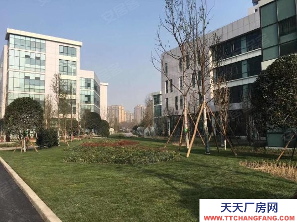 青白江城區(qū)1公里，二繞內(nèi)，高速口，50年產(chǎn)權(quán)廠房，現(xiàn)房呈現(xiàn)，首付僅25%，出售！