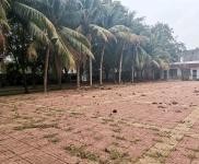 (出租) 建筑面積2400平方米，院內空地約10畝，獨門獨院，交通便利