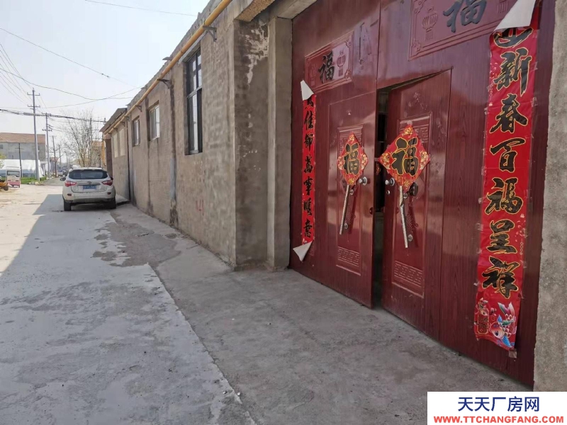 菏澤單縣五叉路口西邊權樓，1300平左右，可做廠房，可當倉庫