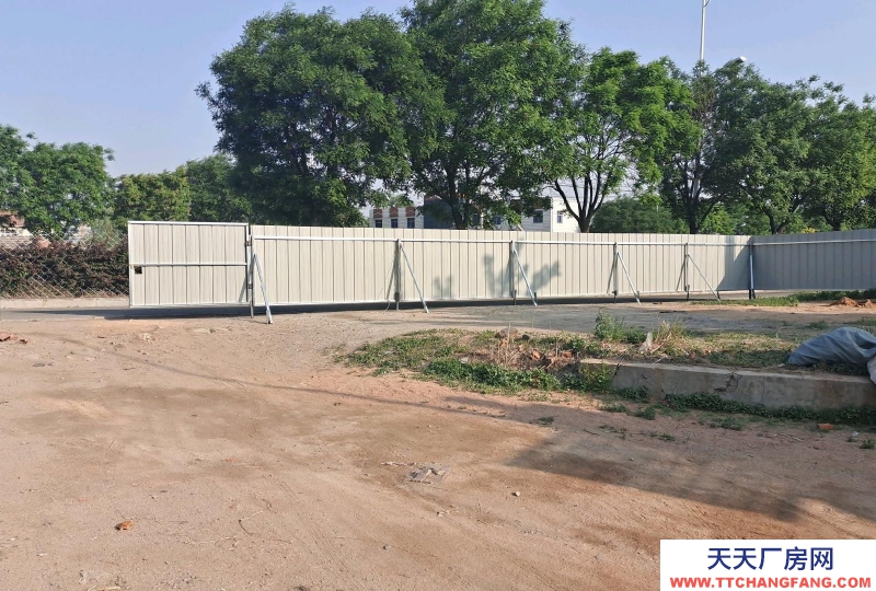 (出租)鞍山 鐵東區前峪村64路車站旁，700平，正房三間，廂房三間！