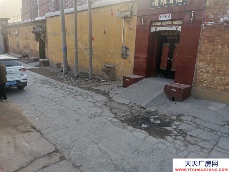 邯鄲 武安市 (出租) 地理位置優(yōu)越，門口停車方便，可以停靠大車。