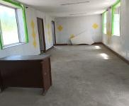 (出租) 辦公室200平方米電地熱，場地5500平方米