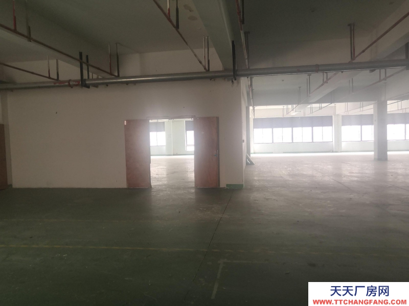 湖州童裝生產(chǎn)廠房出租，整層1374平方，3部電梯可用，園區(qū)直租不收中介費(fèi)