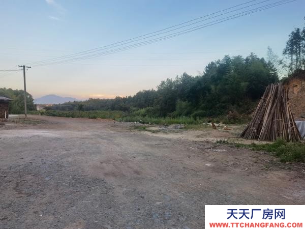 岳陽市平江區 位于平江城區交通方便，面積寬廣，便于施工作業，停車方便