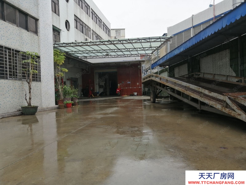 (出租) 汕頭大學路升平工業(yè)區(qū)獨立門戶二三四樓約2500平,有人貨電梯