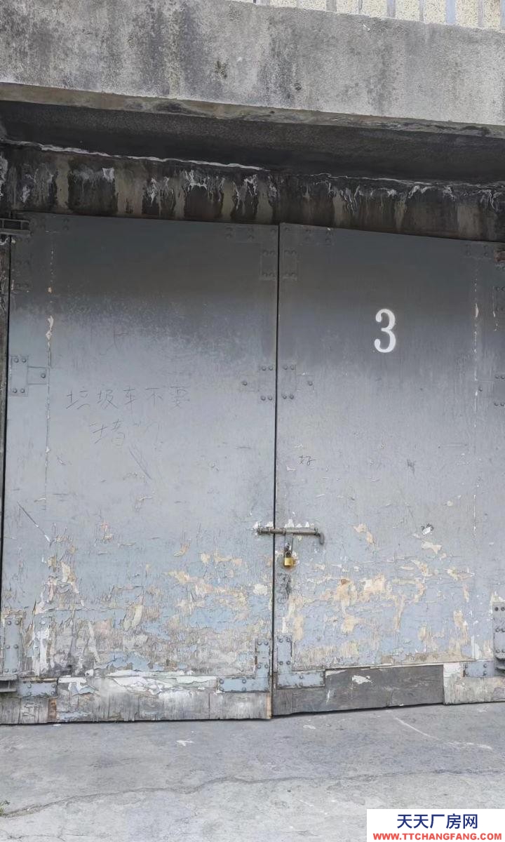 西寧出租城西西川南路鹽湖小區院內庫房及車庫出租