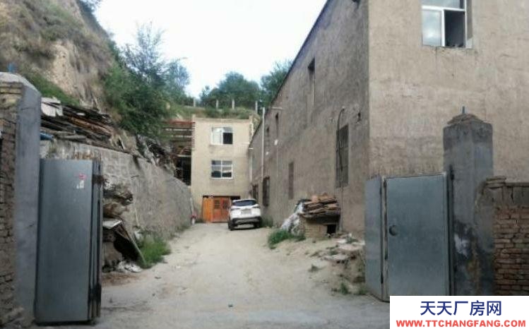 西寧城西房子共三層，每層140平方米。