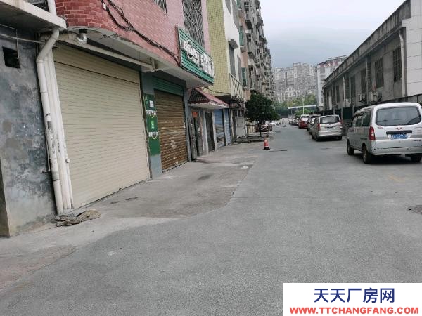郴州市蘇仙區 門面兩孔半，可整租，也可分開租，中間有格板
