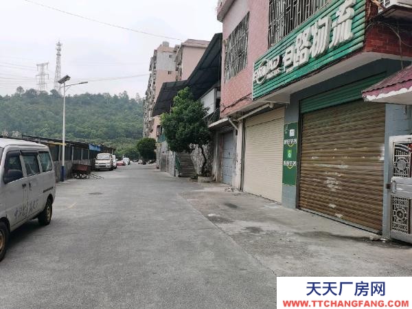 郴州市蘇仙區(qū) 門面兩孔半，可整租，也可分開租，中間有格板