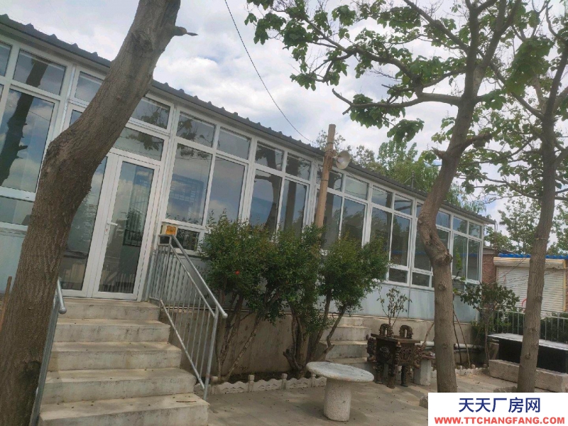 邢臺 橋西區(qū) (出租) 有一層別墅式農(nóng)家大院中興大街兩街門市 100平庫房