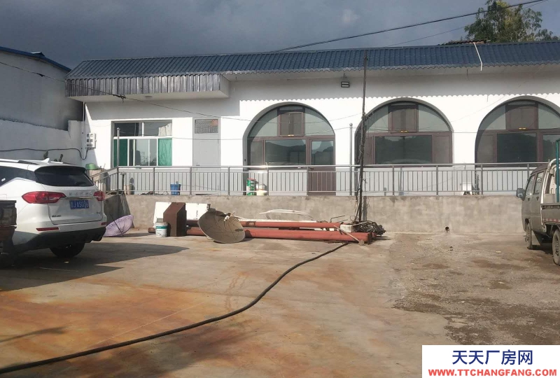 (出租) 交通方便，院落寬敞，帶四間房屋