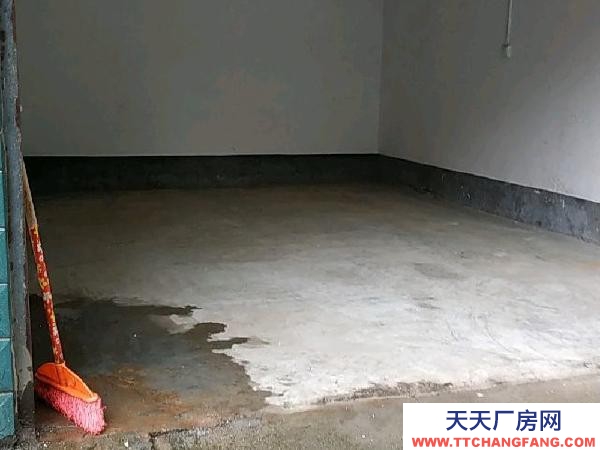 (出租) 龍潭西路龍潭小學附近有水有電可做鋪面或倉庫車庫。押一付六。