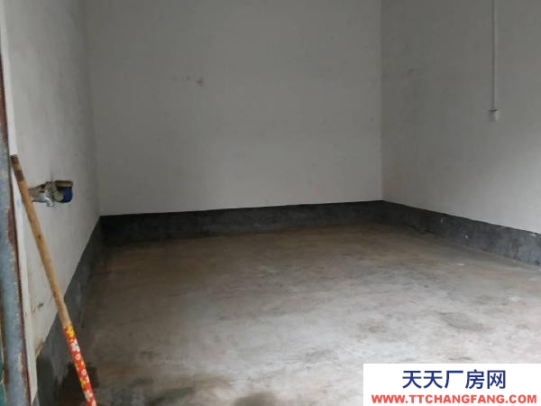 (出租) 龍潭西路龍潭小學附近有水有電可做鋪面或倉庫車庫。押一付六。