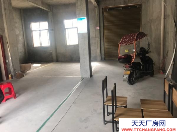 郴州市臨武區 馬路旁，可進大車，前面大操場