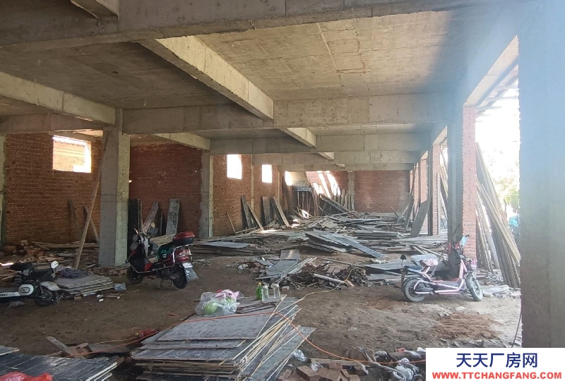 邢臺市  內丘 (出租) 內丘北環路三大碗東邊一座二層門市面積800平方有意者電話聯系