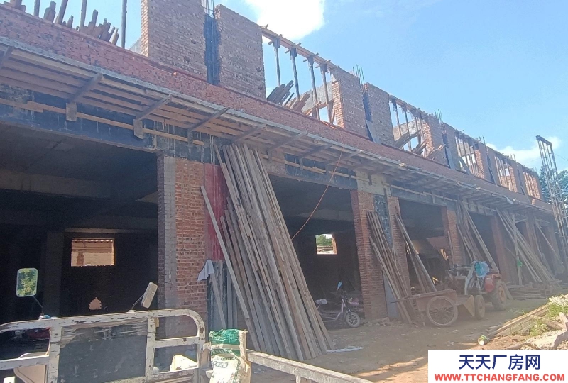 邢臺市  內丘 (出租) 內丘北環路三大碗東邊一座二層門市面積800平方有意者電話聯系