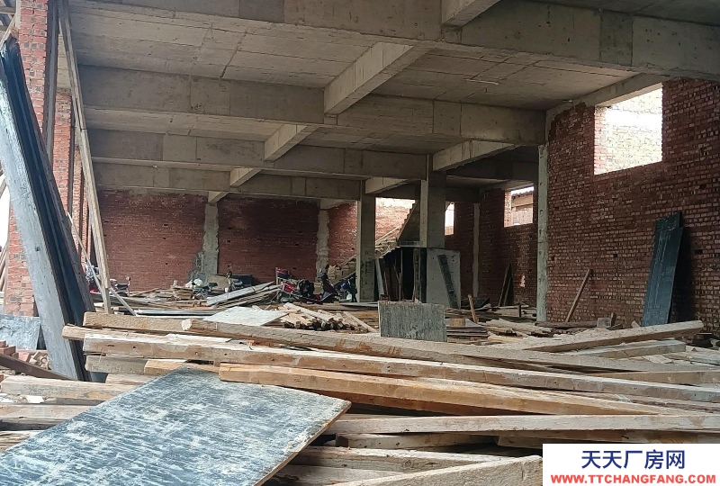 邢臺市  內丘 (出租) 內丘北環路三大碗東邊一座二層門市面積800平方有意者電話聯系