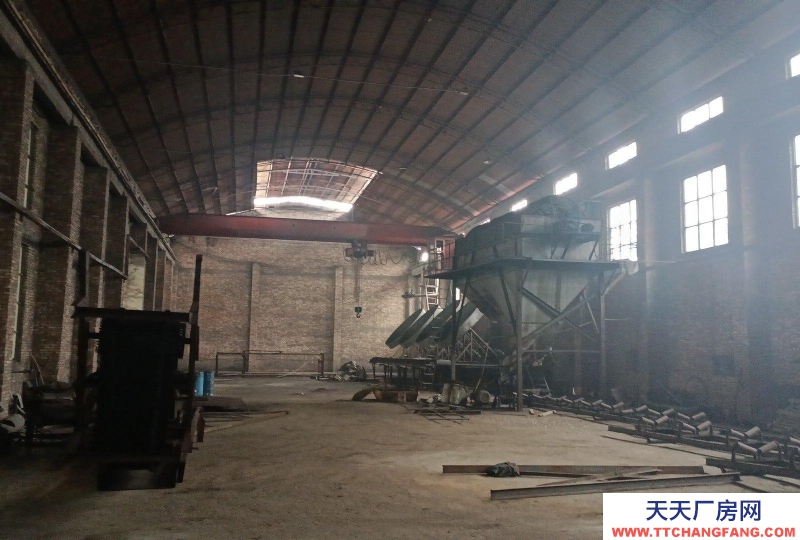 (出租) 地理位置優(yōu)越，水電，辦公設(shè)施齊全。有行車多臺(tái)！