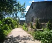 (出售) 急售農(nóng)村房屋和養(yǎng)豬場(chǎng),位于朝陽川三峰5隊(duì),共1000平米多