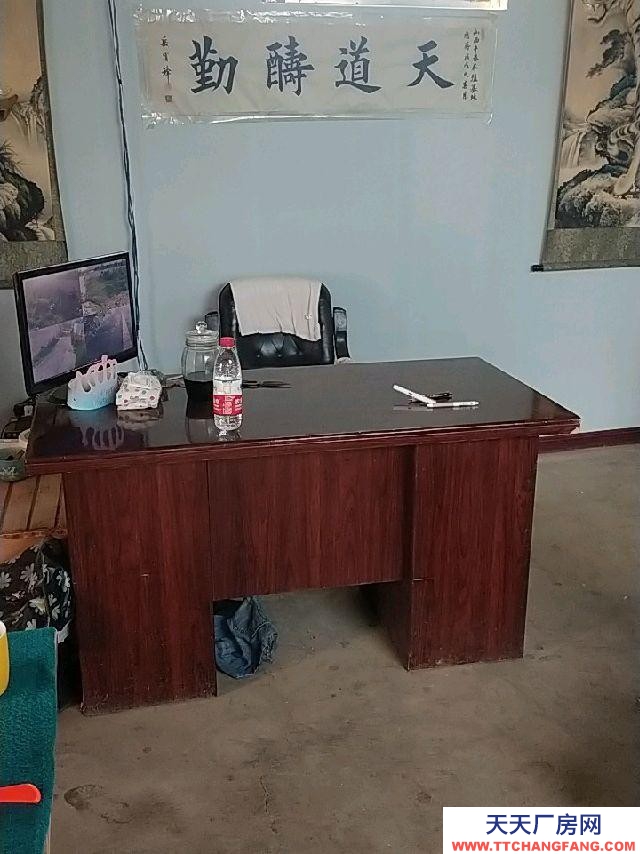 (出租) 5畝大院子水三項電，豬圈辦公室菜園空地三畝，二百平米庫房