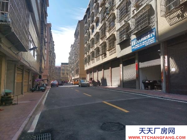 懷化市溆浦區(qū) 一樓雙門面，交通便利，可做倉(cāng)庫(kù)，加工等。