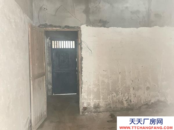 永州市冷水灘區倉庫出租  倉庫空間很大，可以放很多貨物