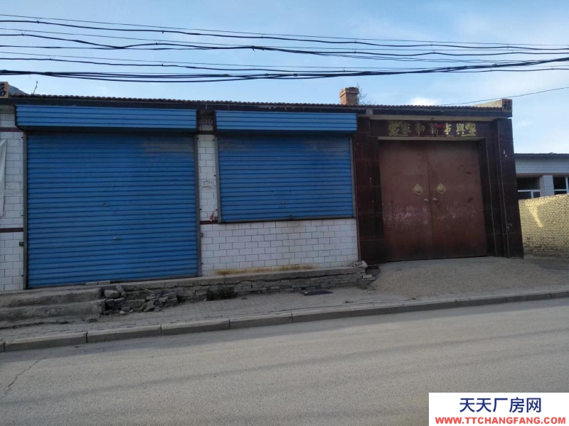 (出售) 房子三上三下小院一外，鄰街，大路邊，出路寬。居住，商用，